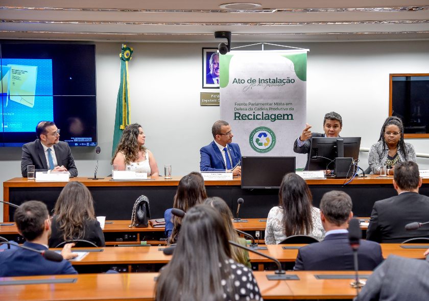 Carlos Gomes Reinstala Frente Parlamentar Da Reciclagem