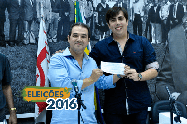 Eduardo Lopes abona filiação de Ayron Freixo em Arraial do Cabo