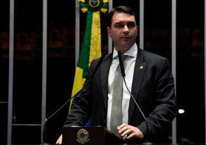 Coronavírus: senador Flávio Bolsonaro comemora número de curados