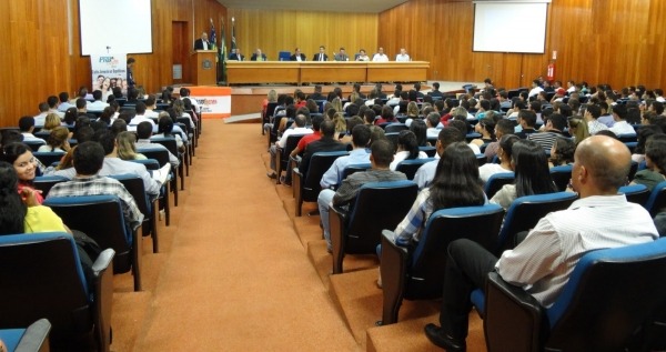 05_04_13_municipios01_go_prb-rogerio_cruz_palestra_para_lideres001