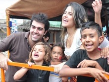 10_10_13_municipios01_vereador_realiza_edicao_projeto_amanha_colorido_painel_imagem