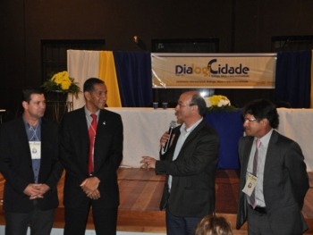 14_11_13_destaque05_quirino_participa_de_seminario_na_cidade_bage