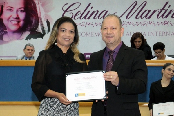 Gilmar da Cruz homenageia liderança comunitária no Dia Internacional da Mulher