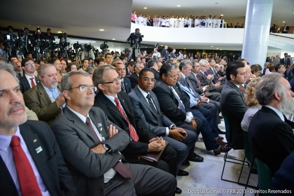 23_10_13_destaque01_marinho_participa_solenidade_sancionou_programa_mais_medicos002