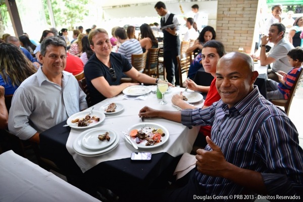 26_11_13_destaque02_df_prb_realiza_animada_confraternizacao_brasilia006