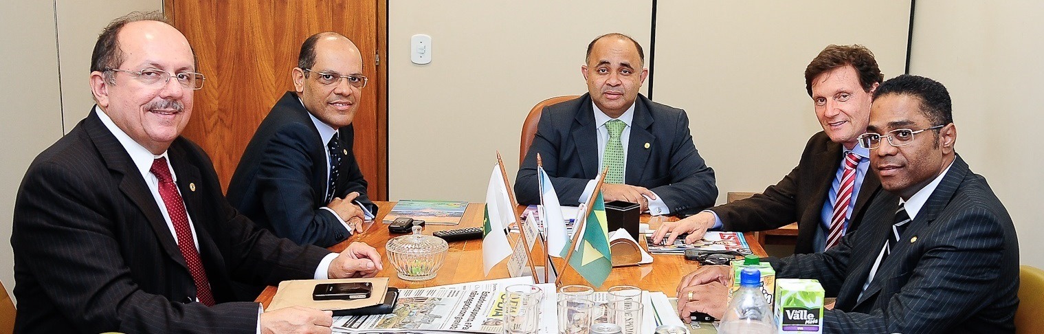 27_09_13_destaque02_ministro_crivella_reune_com_bancada