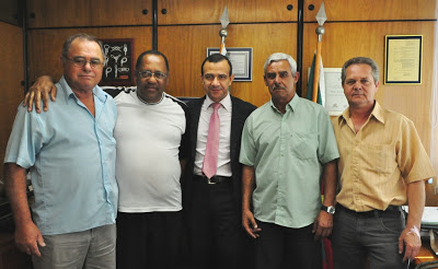 Carlos Gomes recebe reivindicação de pescadores de Torres