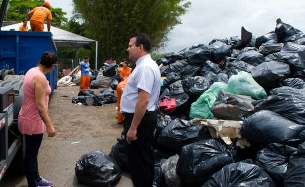 Waldir Canal participa do mutirão “Pescando o Lixo”