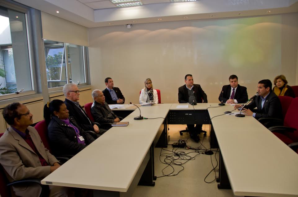 Abandono-de-idoso-e-tema-debate-em-Porto-Alegre-waldir-canal-prb-004-16-07-14