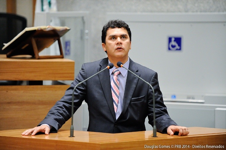 Titulo-todo-homem-publico-deveria-ostentar-servo-diz-Pereira-homenagem-em-prb-Brasilia-008-2605-14