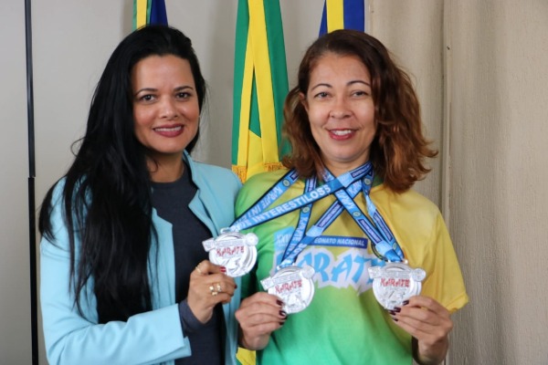 Adriana Leite recebe atleta medalhista nacional no Karatê