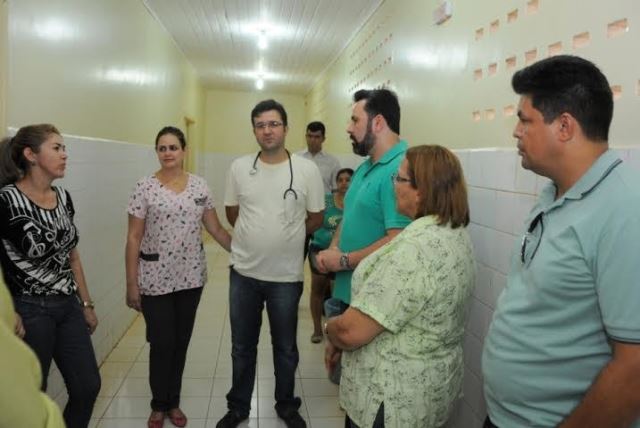 alan-rick-prb-dra-juliana-prb-manuel-marcos-prb-reforma-da-unidade-de-saude-de-acrelandia-foto-ascom-09-09-15-01