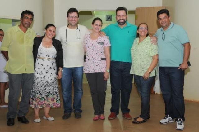 alan-rick-prb-dra-juliana-prb-manuel-marcos-prb-reforma-da-unidade-de-saude-de-acrelandia-foto-ascom-09-09-15-02