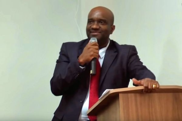 Republicano Alex toma posse como vereador em Valparaiso de Goiás