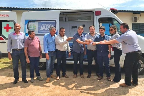 Alex Redano entrega ambulância ao município de Jaru