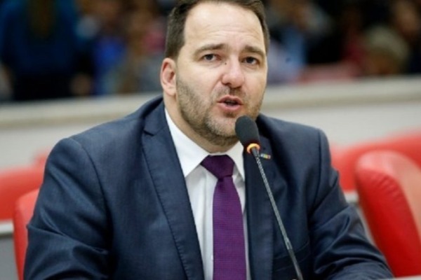 Alex Redano se coloca à disposição para reduzir o ICMS dos combustíveis em Rondônia