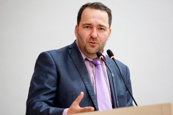 Alex Redano solicita asfaltamento para sete cidades de Rondônia