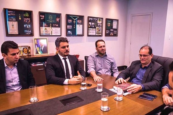 Alex Redano cobra celeridade em obra para o município de Ariquemes (RO)