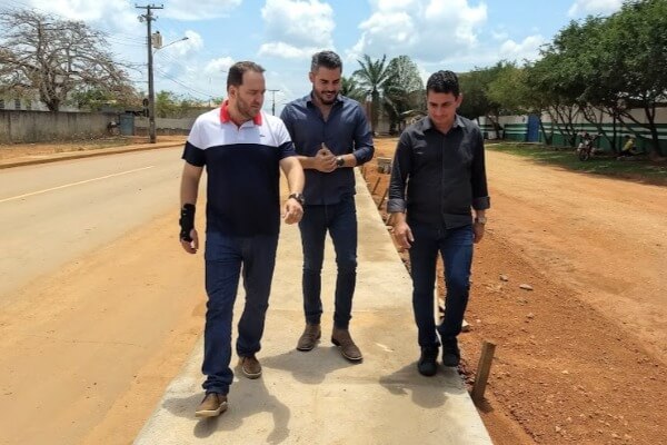 Alex Redano vistoria obras em Ariquemes