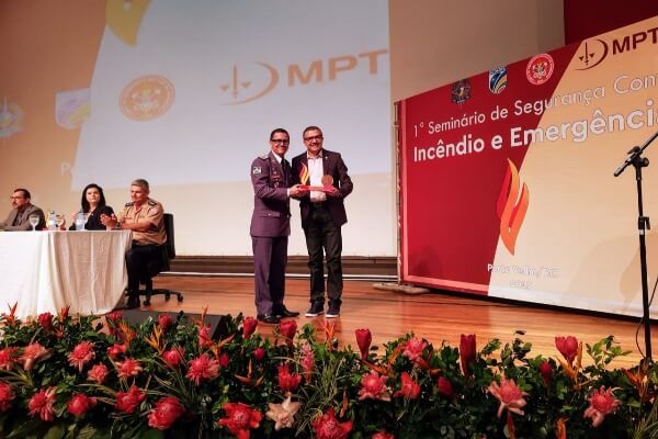 Alex Silva participa de seminário sobre segurança contra incêndio