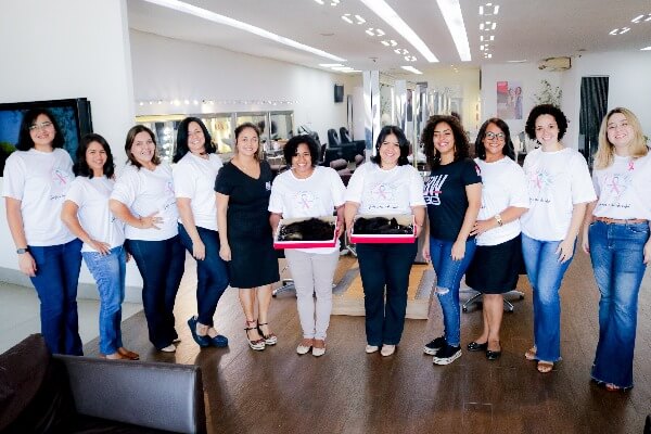 Atuação de Alex Silva garante doação de perucas para hospital de Porto Velho