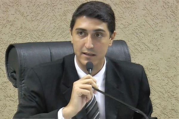 Projeto de Alexandre Zóio proíbe a soltura de rojões com estouros em Ourinhos