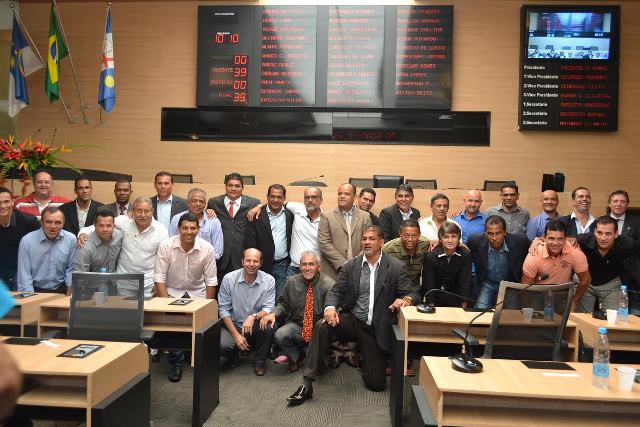 Alfredo Santana homenageia ex- futebolistas pernambucanos