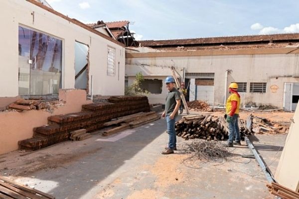 Altair da Saúde acompanha início da construção da nova creche em Agudos (SP)