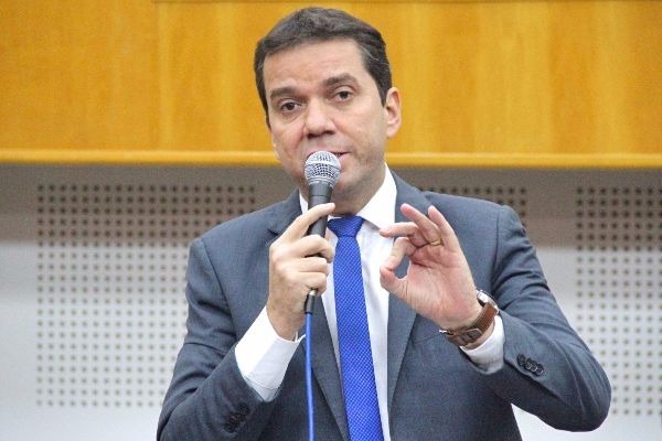 Alysson Lima quer instalação de comissão para investigar obras paradas em Goiânia (GO)