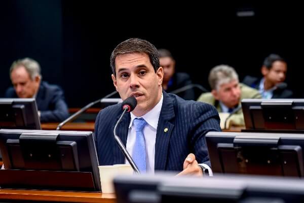 Aprovado projeto que dá acesso à lista de foragidos para hotéis