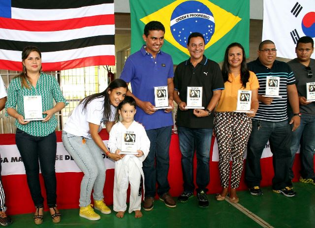 Ana do Gás participa de premiação esportiva na Cidade Operária 