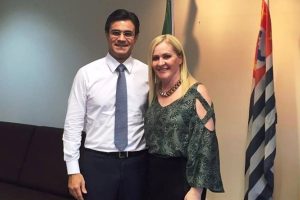 Prefeita Ana Karin assina convênio para implantação do programa “Cidade Legal”