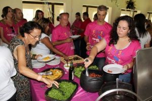 Mulheres Solidárias de Cruzeiro (SP) doam 400 quilos de mantimentos para a Santa Casa