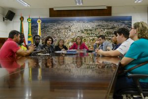 Andrea Guerra participa de reunião para incluir imigrantes no mercado de trabalho