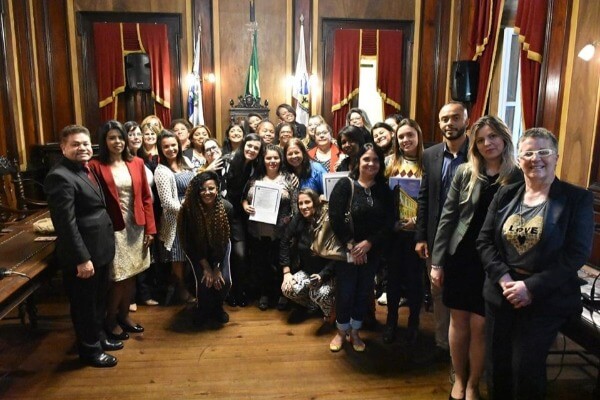 Antonio Brito homenageia mulheres republicanas em Petrópolis