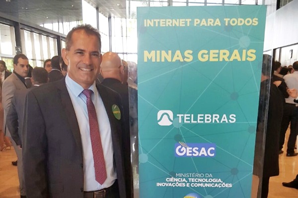 Prefeito Antônio participa do lançamento do Programa Internet para Todos