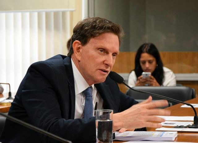 Aprovado projeto de Crivella que proíbe o uso de cigarro próximo à gestantes e crianças