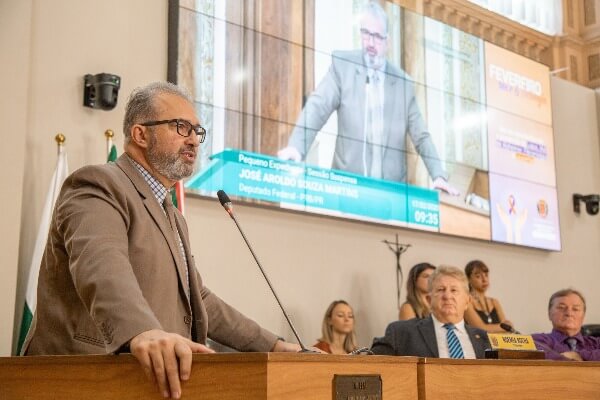 Aroldo Martins debate a inclusão da optometria no SUS