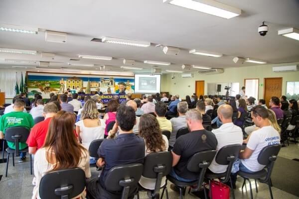 Aroldo Martins defende regulamentação da profissão de optometrista