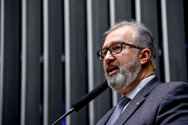 Aroldo Martins propõe alterações no Código Penal