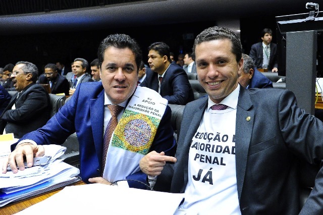 bancada-prb-comemora-reducao-maioridade-penal-foto-douglas-gomes-01-07-15