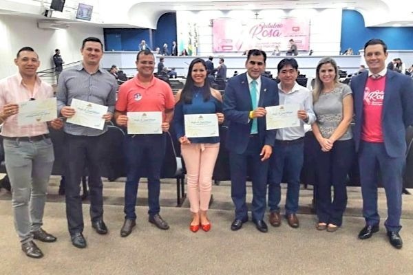 Betinho entrega moção de aplauso a fisioterapeutas e terapeutas em Campo Grande