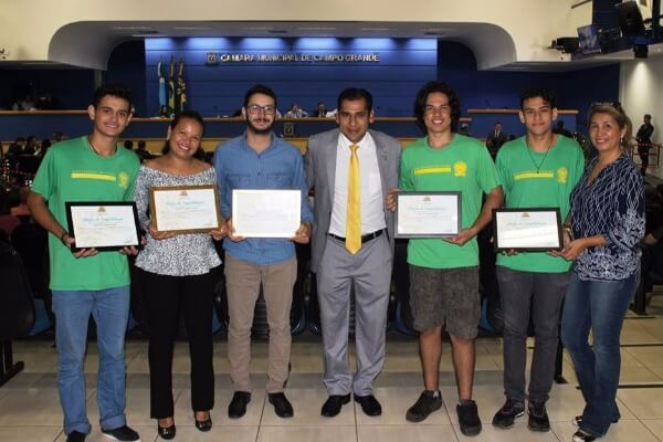Betinho homenageia vencedores de feira de ciências em Mato Grosso do Sul