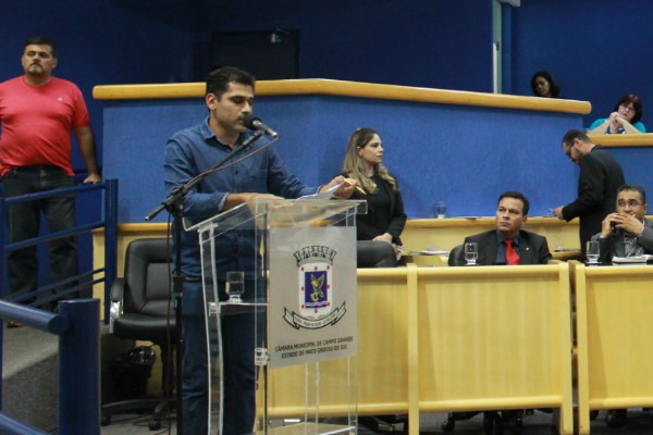 Betinho sugere alternativas em audiência pública entre Uber, taxistas e mototaxistas