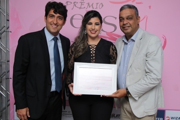 Camila Moura é homenageada com o Prêmio Elas por Elas em Cruz das Almas (BA)