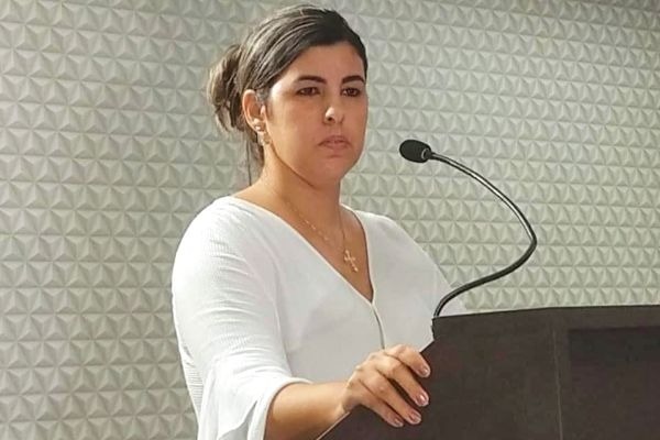 Projeto de Camila Moura inclui o ensino de Libras nas escolas de Cruz das Almas (BA)