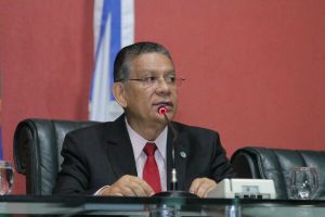 Carlos Alberto alerta para segurança nas escolas do Amazonas