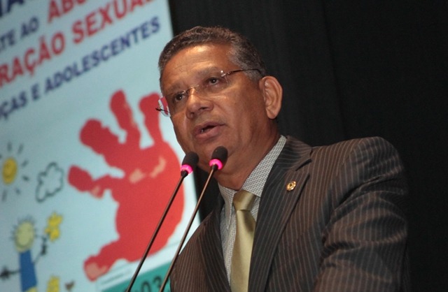 PL de Carlos Alberto que propõe proteção a filhos de mulheres vítimas de violência doméstica vai à sanção
