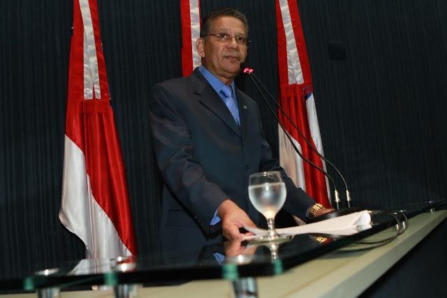 carlos-alberto-prb-divulgacao-disque-100-na-tv-e-radio-da-assembleia-do-amazonas-foto-arthur-castro-04-11-15