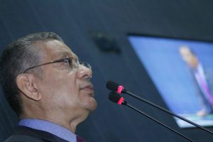 Carlos Alberto promove ato para orientar estudantes sobre a prática de bullying 